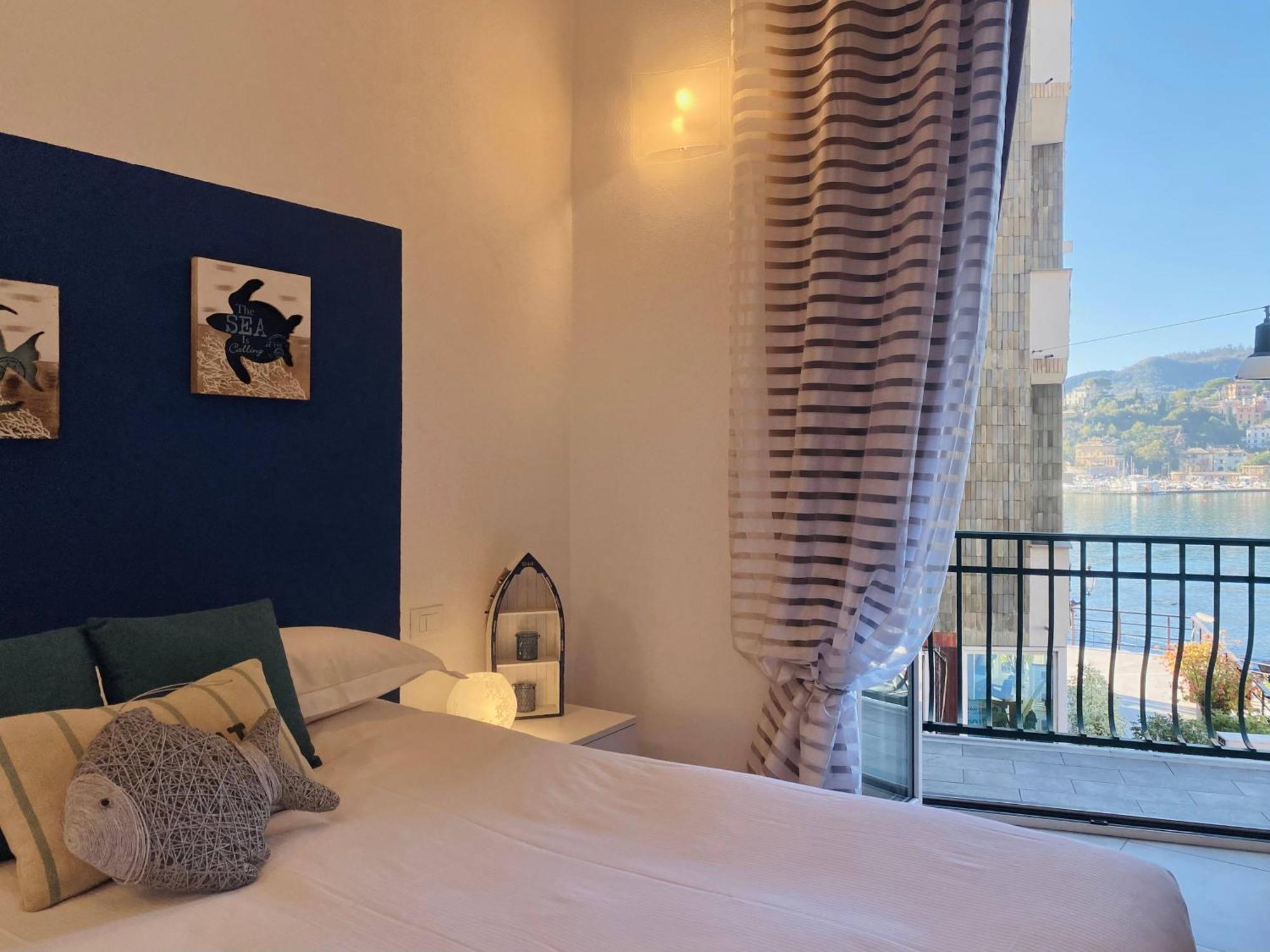 ראפאלו Alla Casa Rosa Al Mare, Central Seafront Stay With Free Private Garage, Air Conditionig, Wi-Fi, Ideal Choice For A Relaxing And Exciting Coastal Escape מראה חיצוני תמונה