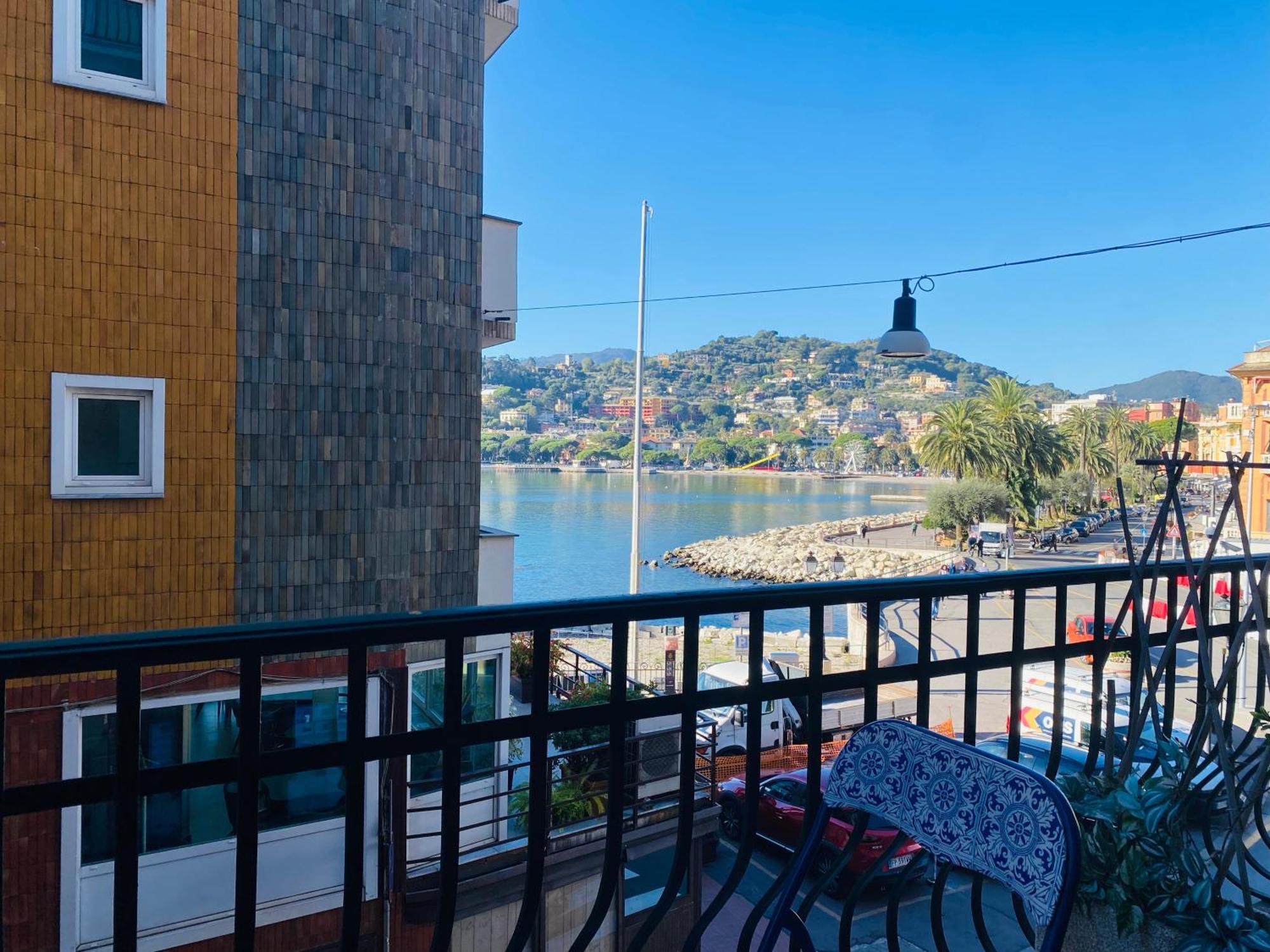ראפאלו Alla Casa Rosa Al Mare, Central Seafront Stay With Free Private Garage, Air Conditionig, Wi-Fi, Ideal Choice For A Relaxing And Exciting Coastal Escape מראה חיצוני תמונה