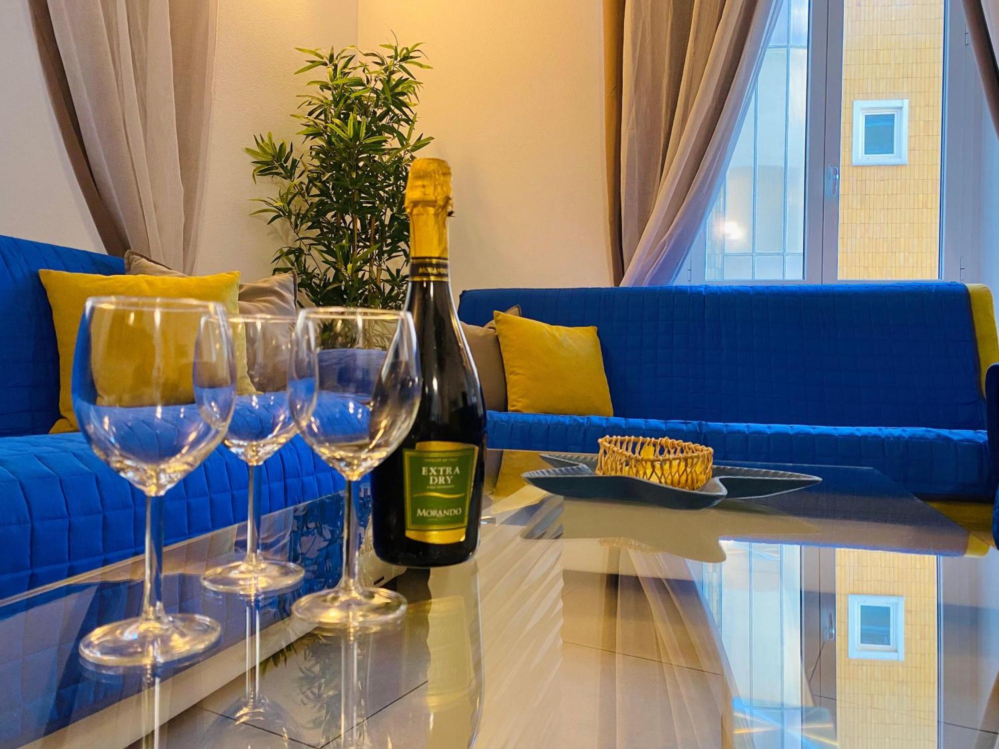 ראפאלו Alla Casa Rosa Al Mare, Central Seafront Stay With Free Private Garage, Air Conditionig, Wi-Fi, Ideal Choice For A Relaxing And Exciting Coastal Escape מראה חיצוני תמונה