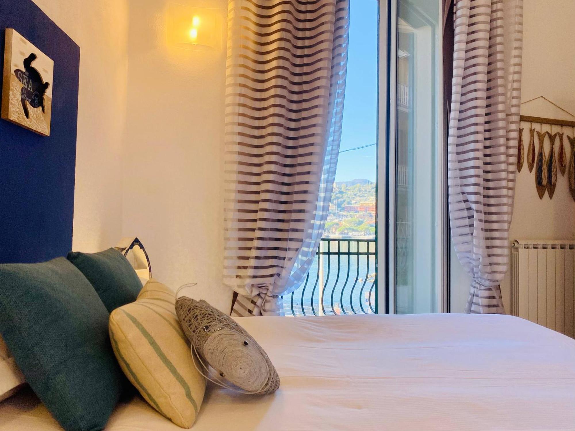 ראפאלו Alla Casa Rosa Al Mare, Central Seafront Stay With Free Private Garage, Air Conditionig, Wi-Fi, Ideal Choice For A Relaxing And Exciting Coastal Escape מראה חיצוני תמונה