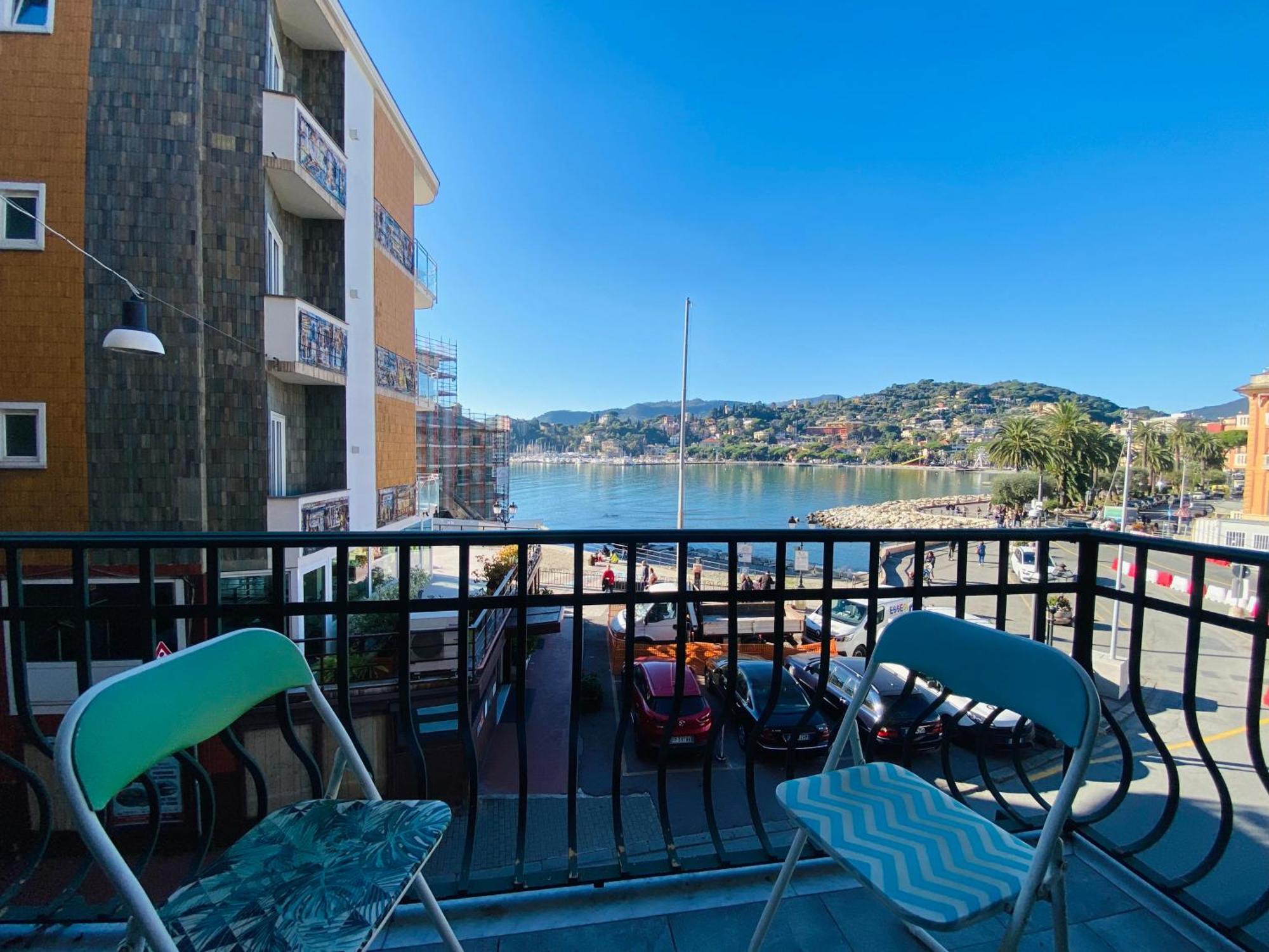 ראפאלו Alla Casa Rosa Al Mare, Central Seafront Stay With Free Private Garage, Air Conditionig, Wi-Fi, Ideal Choice For A Relaxing And Exciting Coastal Escape מראה חיצוני תמונה