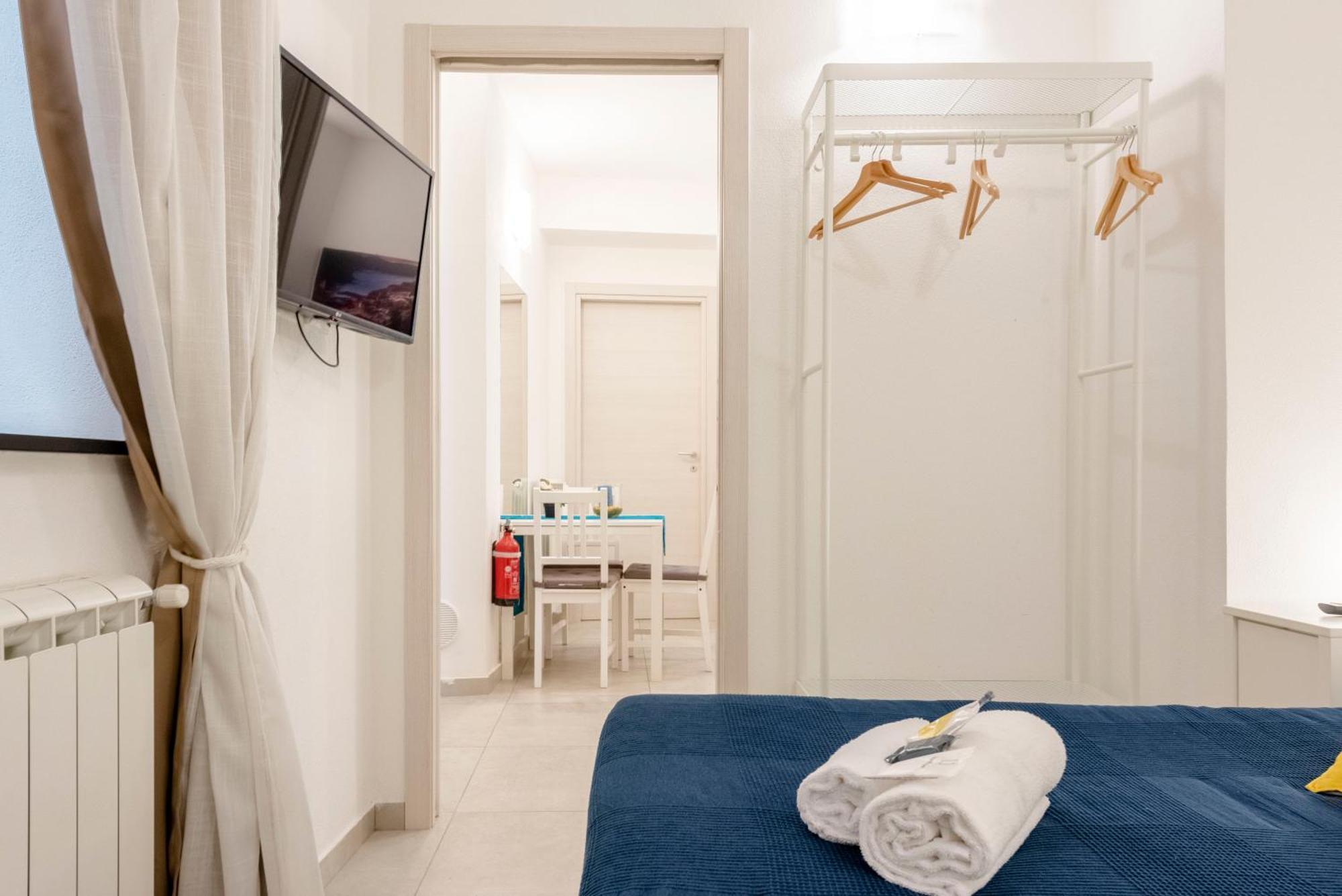 ראפאלו Alla Casa Rosa Al Mare, Central Seafront Stay With Free Private Garage, Air Conditionig, Wi-Fi, Ideal Choice For A Relaxing And Exciting Coastal Escape מראה חיצוני תמונה